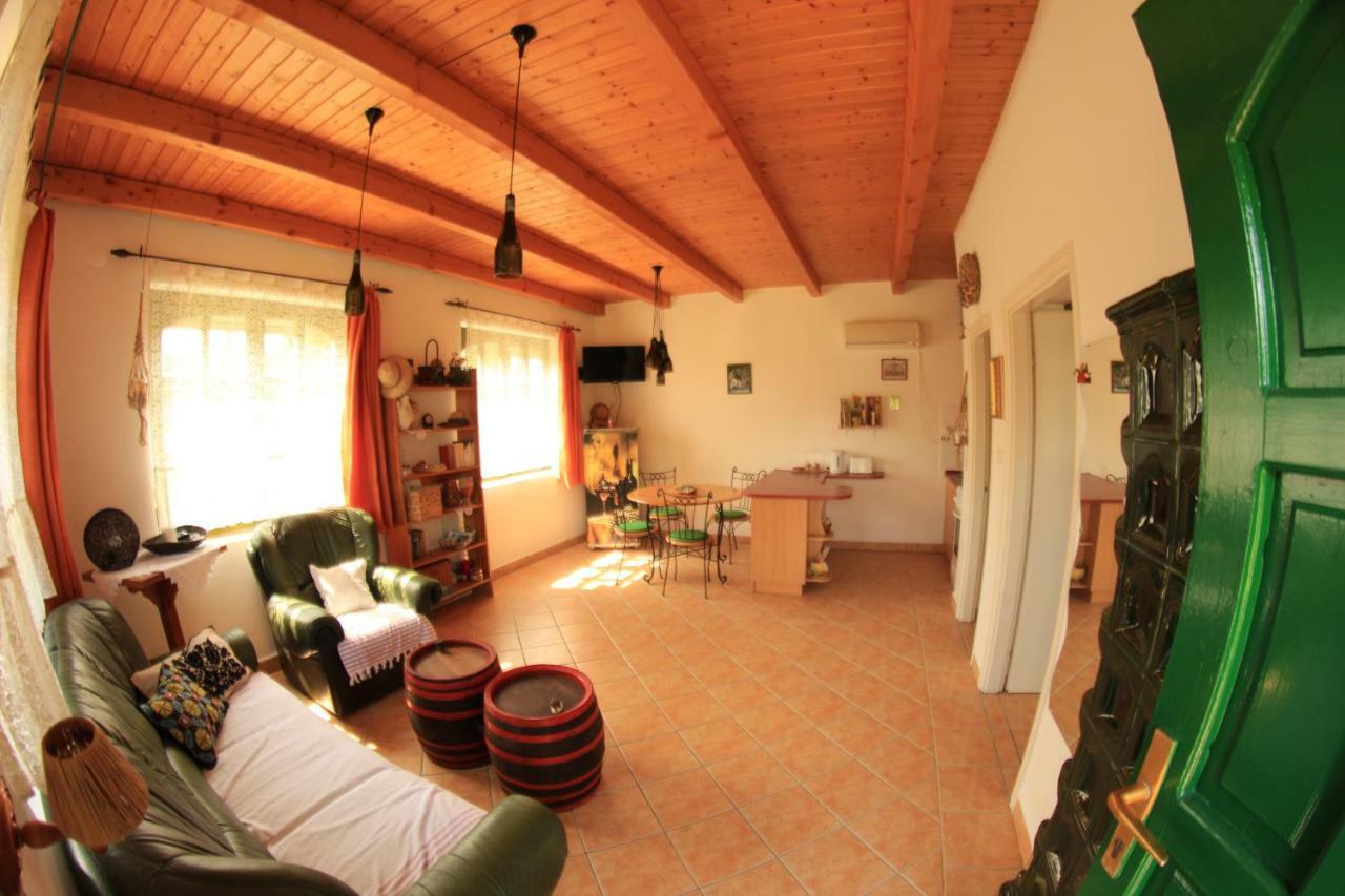 Szolohegyi Haziko - Cottage In The Vineyard Balatonszárszó Екстериор снимка